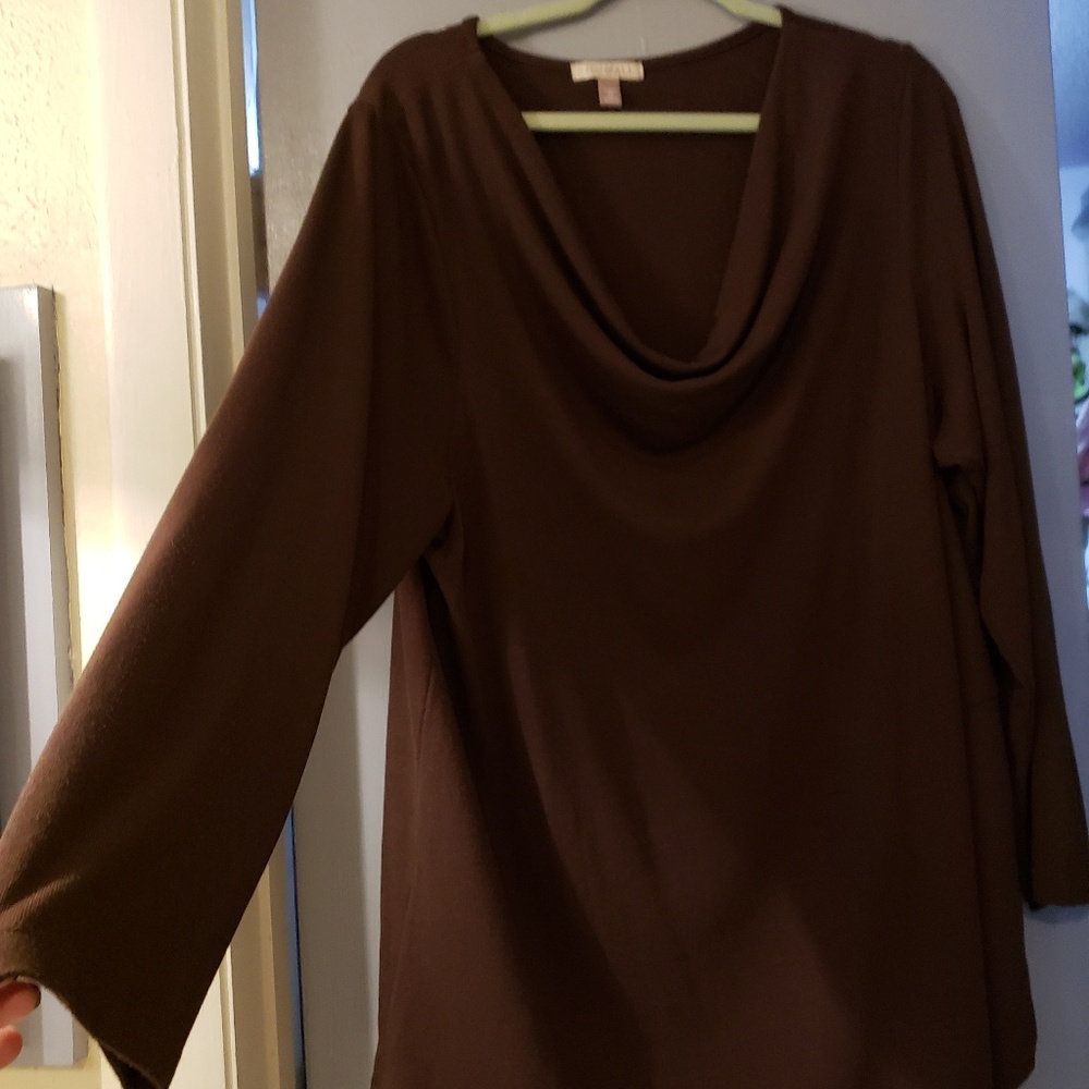 ❤️SOLD!❤️Roz & Ali soft brown asymmetrical split top